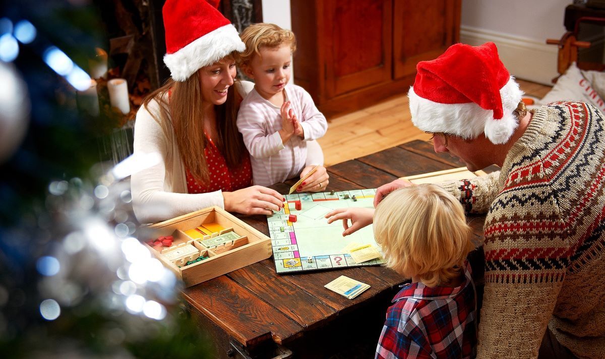 Christmas Games: 35 Fun Ideas for Kids, Families & Parties